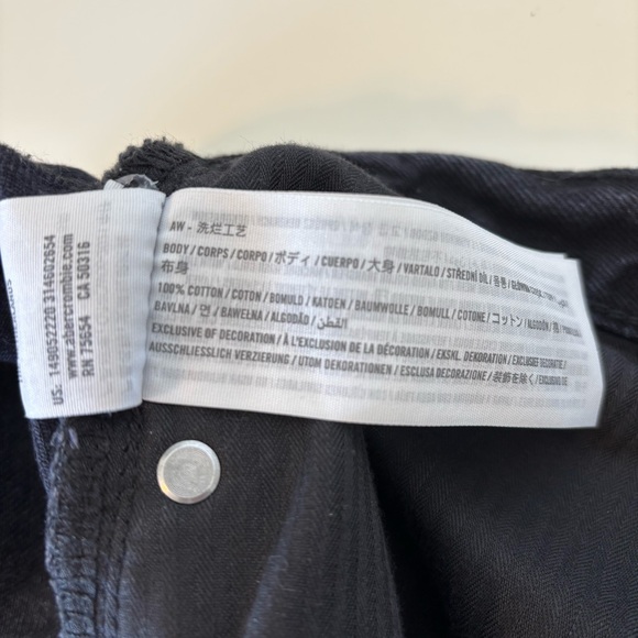 Abercrombie & Fitch Curve Love Black Distressed Boyfriend Shorts Size 28 - Picture 4 of 4